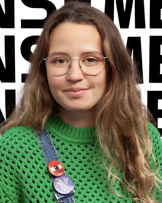 Portrait de Oriane Leuenberger, candidate Ensemble à Gauche Lausanne aux élections communales 2026