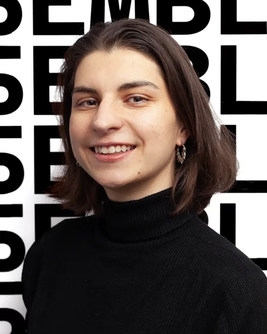 Portrait de Oxana Mroczek, candidate Ensemble à Gauche Lausanne aux élections communales 2026