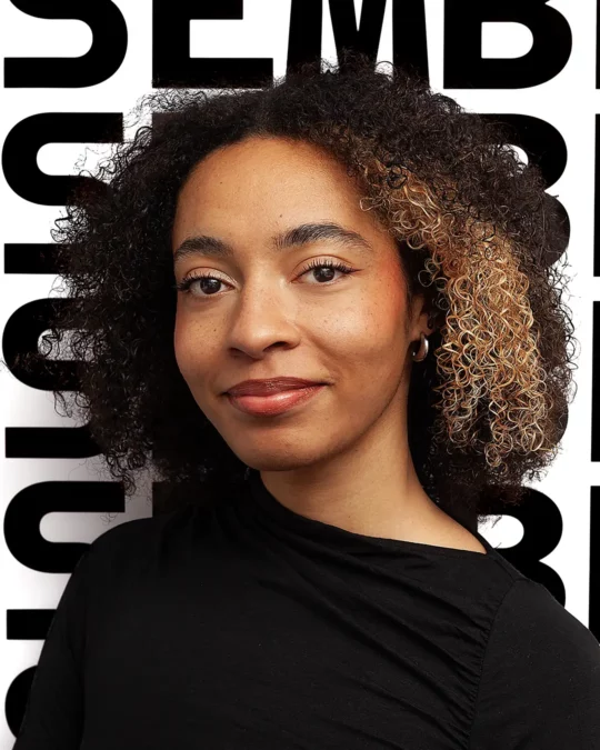 Portrait de Rose Emma Deillon, candidate Ensemble à Gauche Lausanne aux élections communales 2026